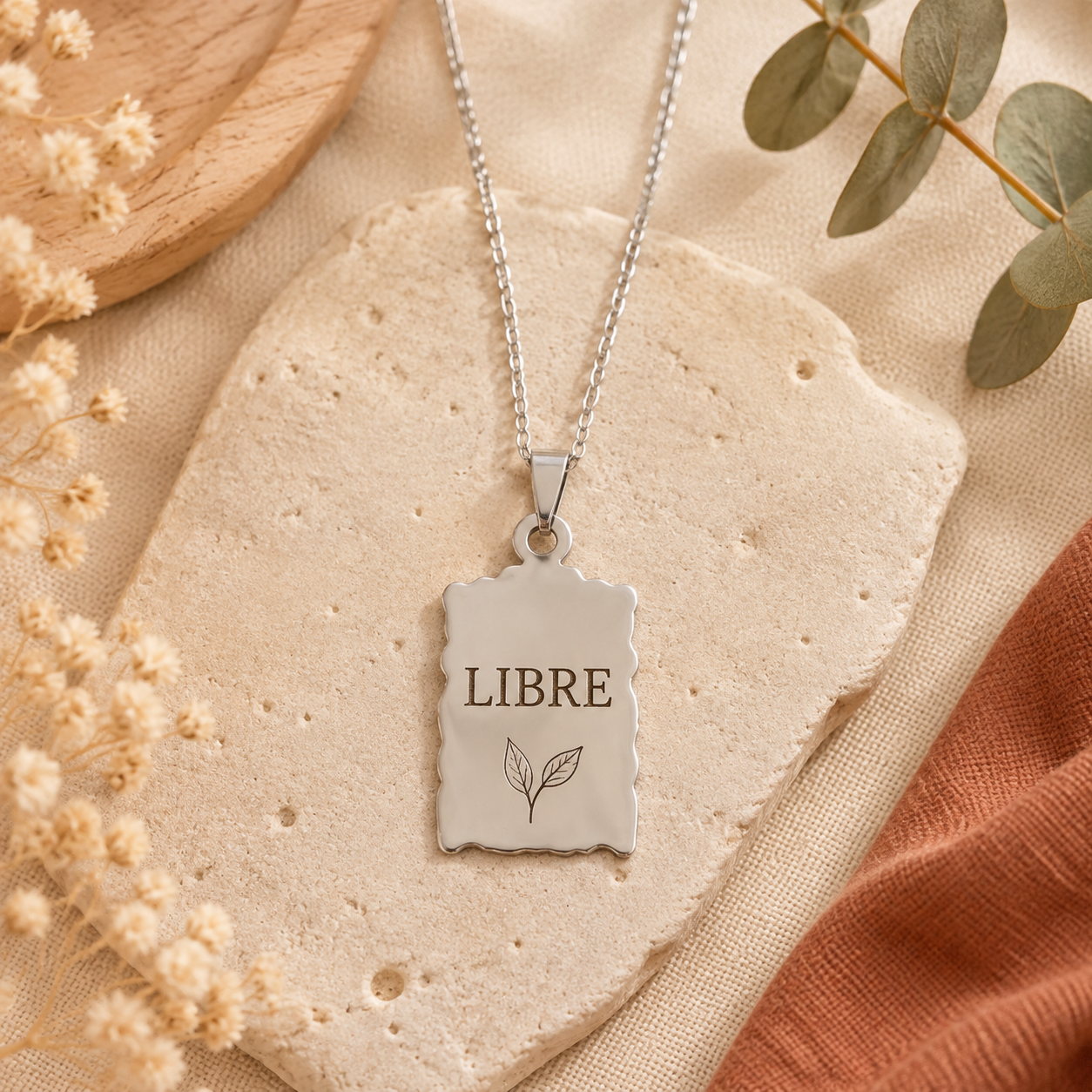 Collier pendentif irrégulier personnalisé – Gravure sur mesure