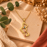 Collier doré trois cœurs personnalisé avec trois prénoms gravés